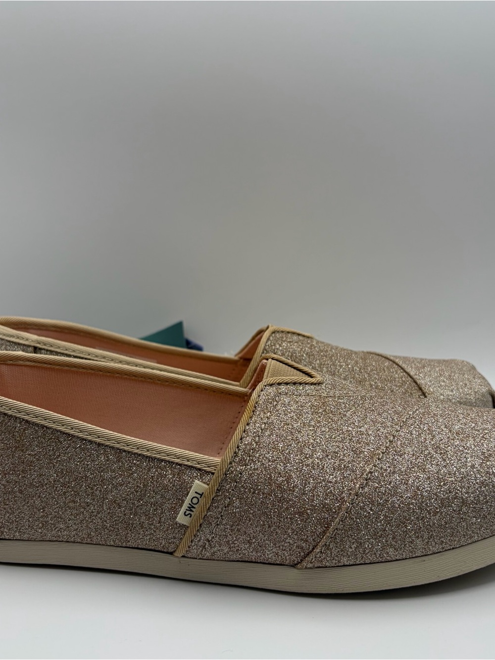 TOMS Women’s Glitter Slip-Ons in Gold NEW! Sz 7.5 - Picture 4 of 10